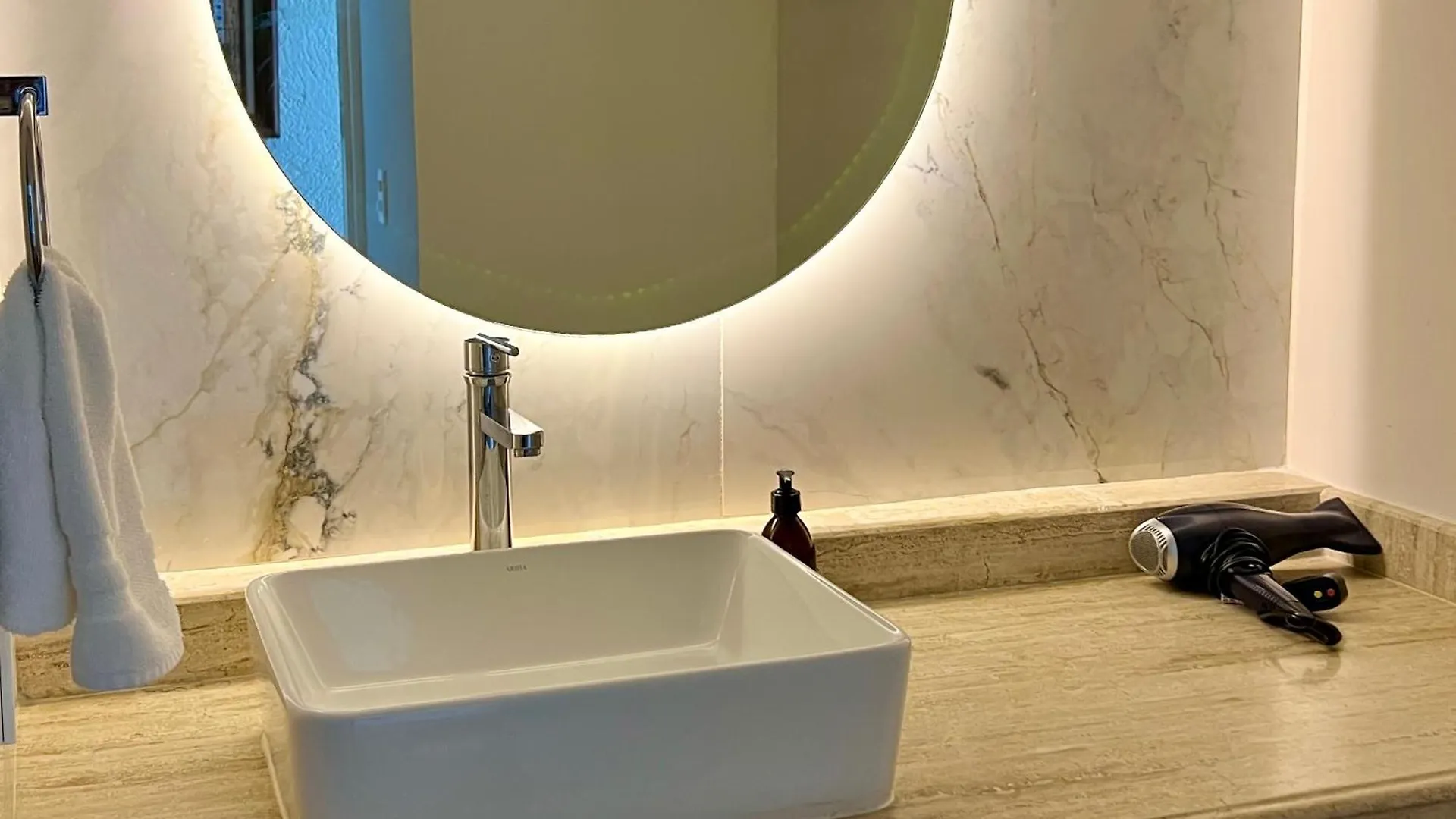 Beach And Ocean Front Apartments Cancun
