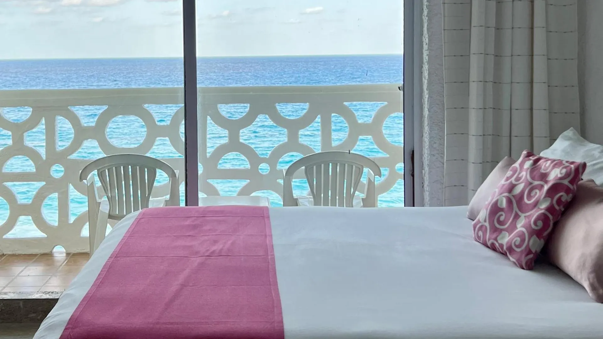 Beach And Ocean Front Apartments Cancún