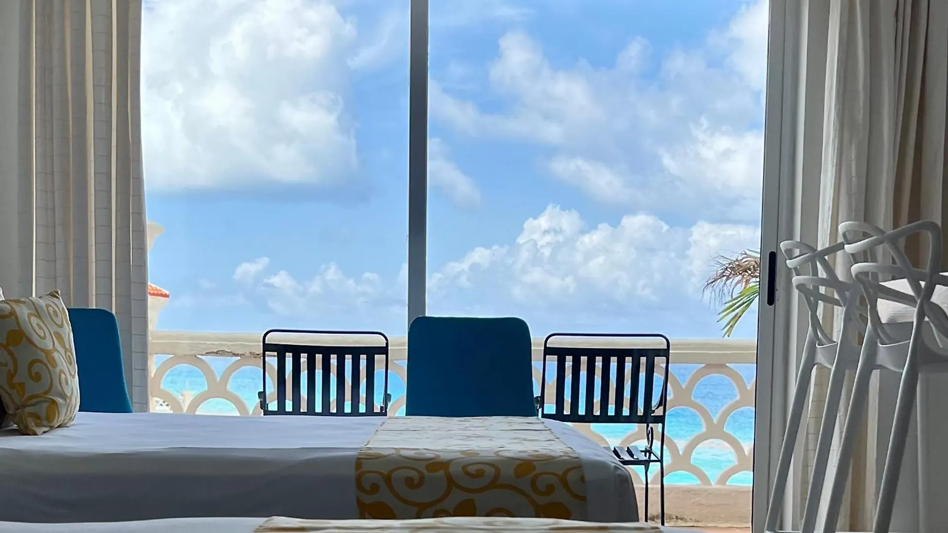 Beach And Ocean Front Apartments Cancún