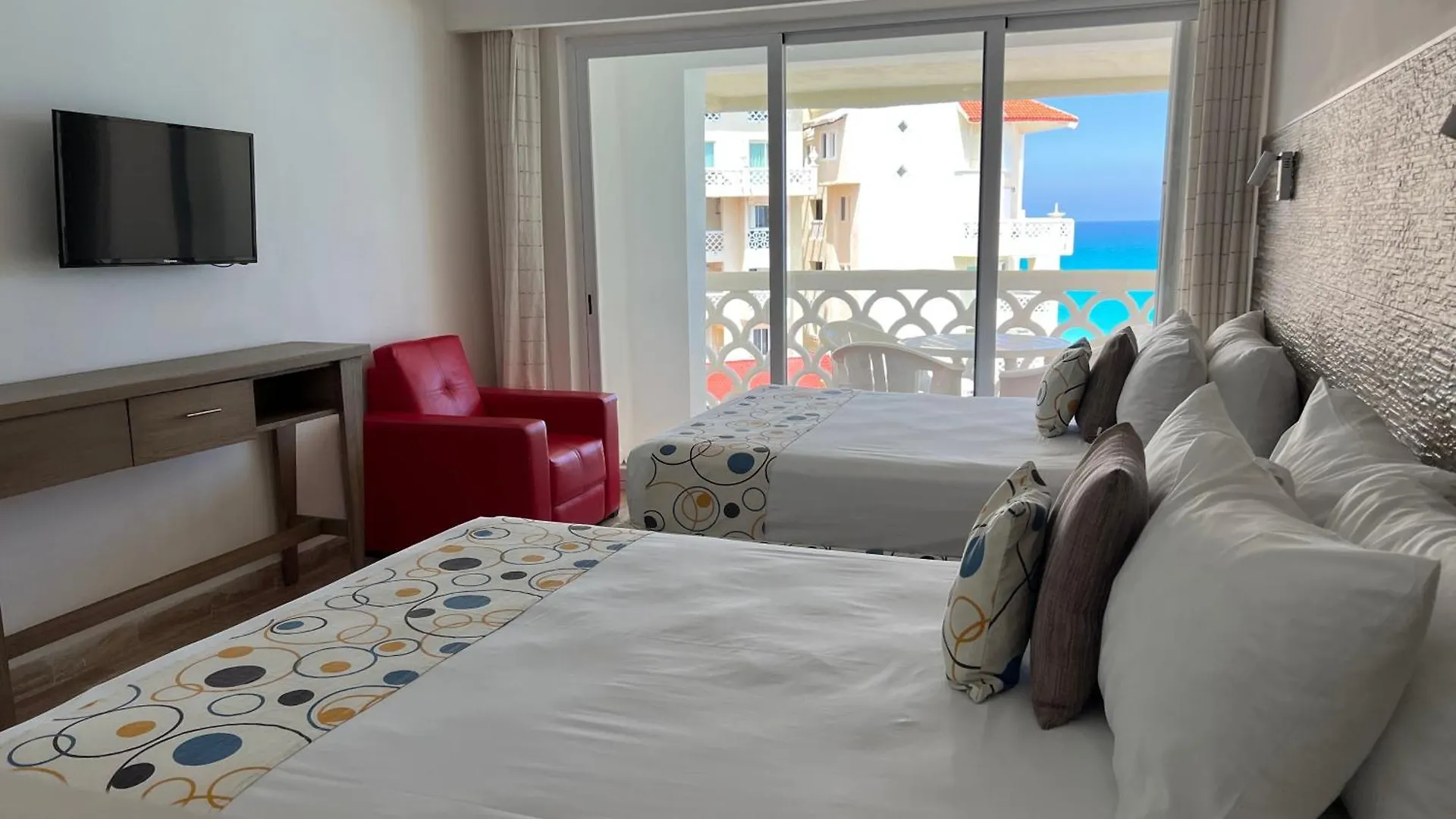 Beach And Ocean Front Apartments Cancún