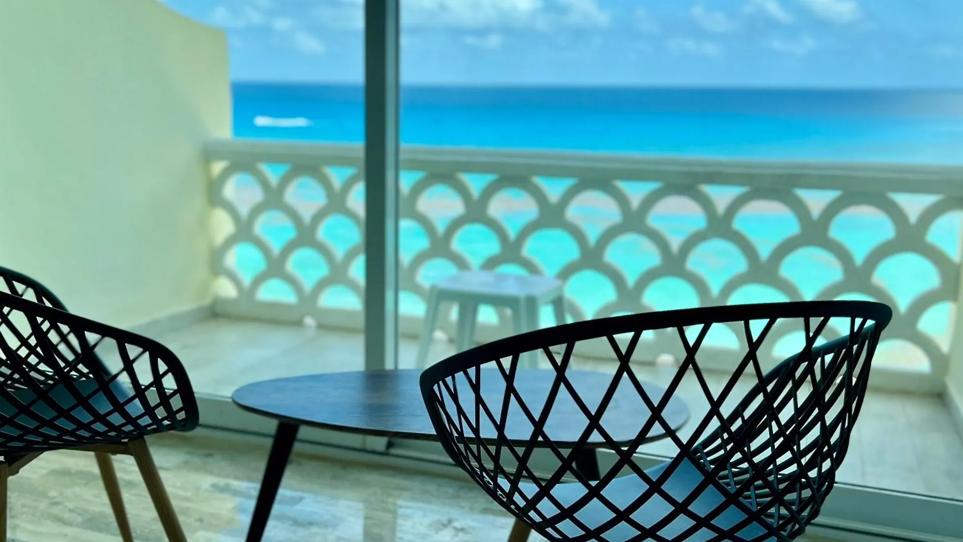 Beach And Ocean Front Apartments Cancun