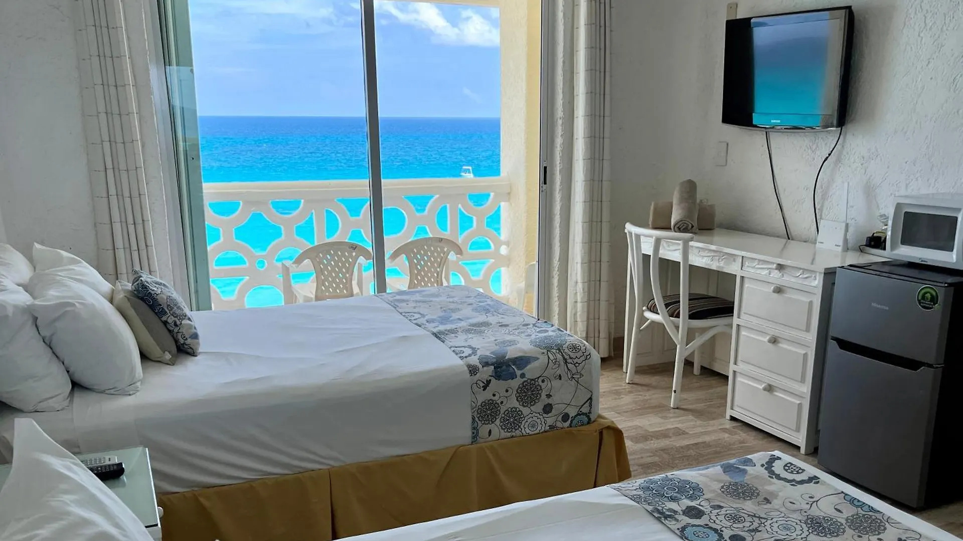 Beach And Ocean Front Apartments Cancún