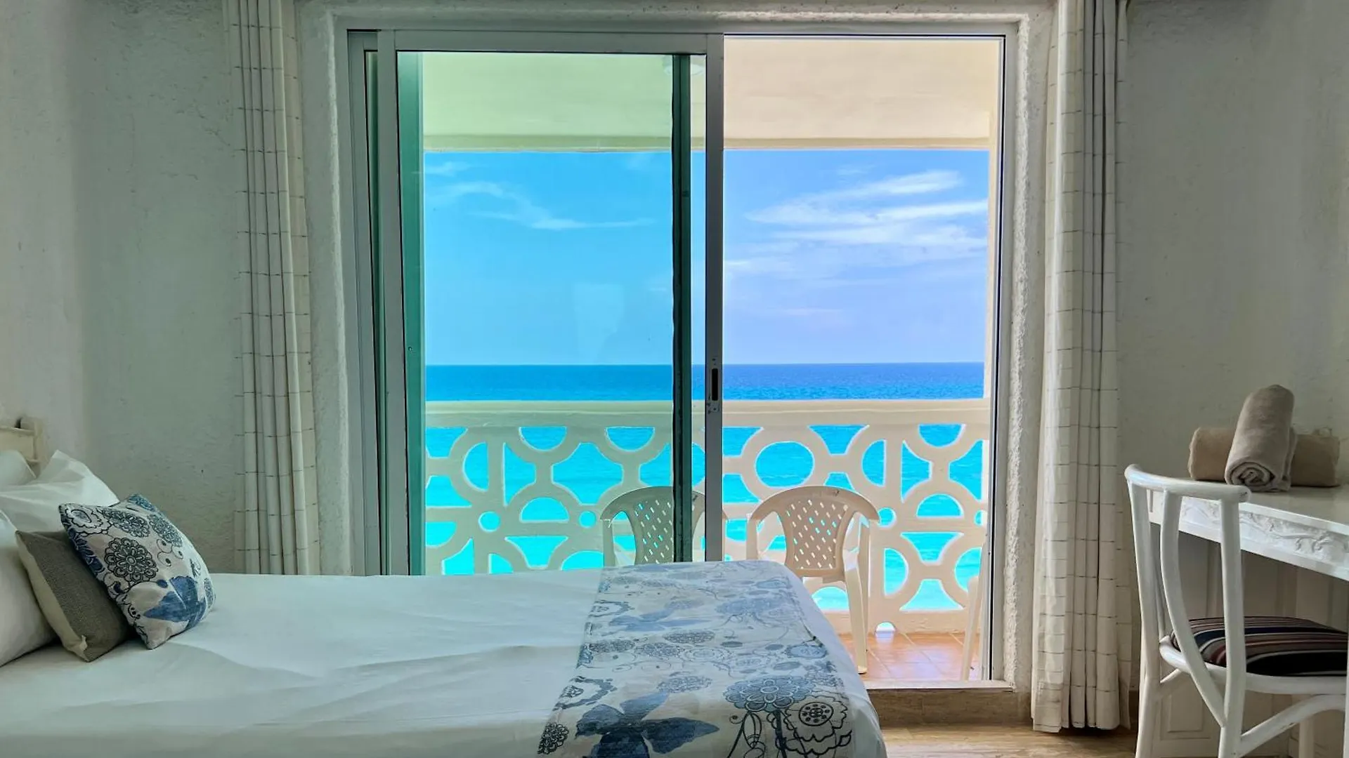 Beach And Ocean Front Apartments Cancún