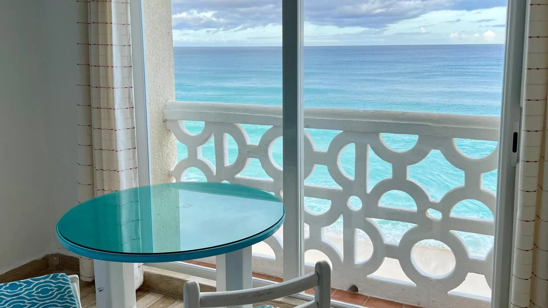 Beach And Ocean Front Apartments Cancún