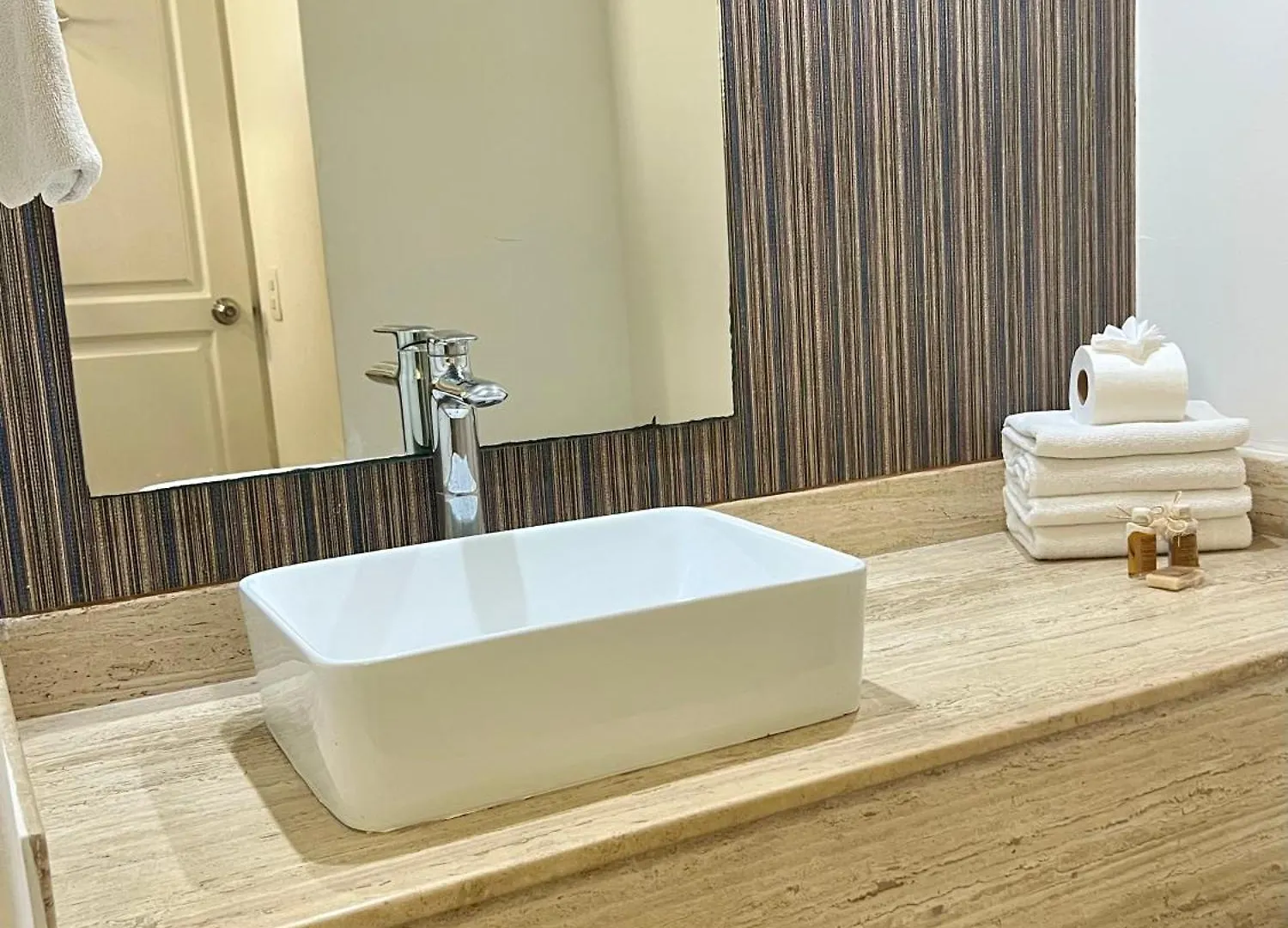 Beach And Ocean Front Apartments Cancún