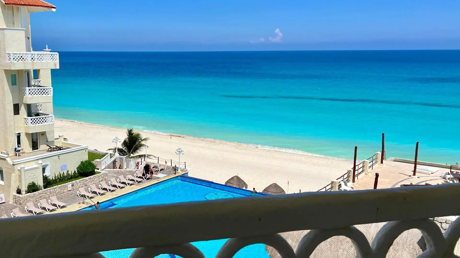 Beach And Ocean Front Apartments Cancún