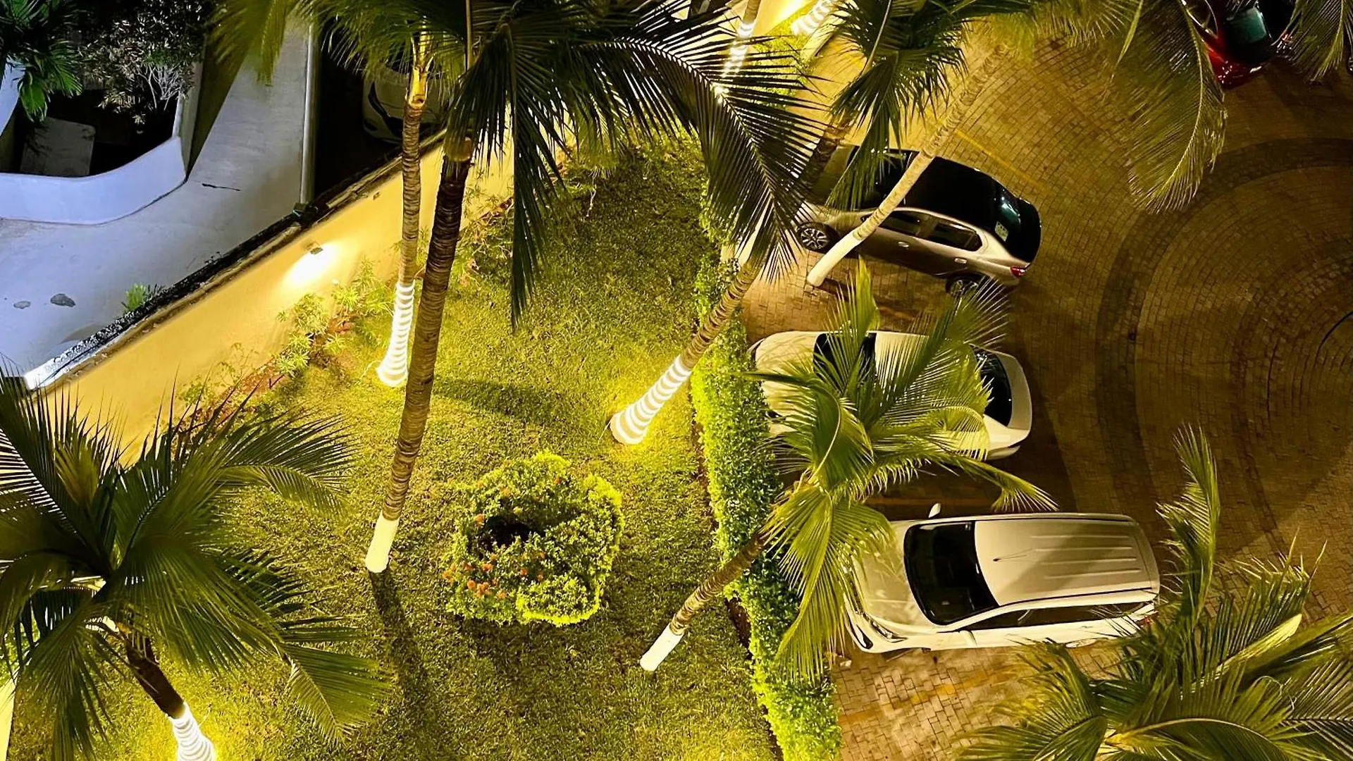 Beach And Ocean Front Apartments Cancún